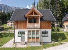 Dreamy holiday home on Lake Grundlsee with sauna, hotel v destinaci Grundlsee