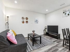 Basement Suite in Calgary - Short Drive to Banff, villa in Calgary