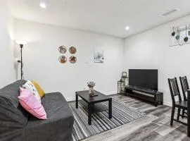 Basement Suite in Calgary - Short Drive to Banff