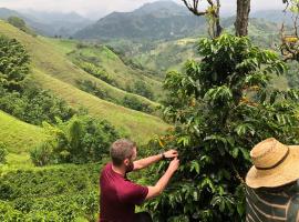 Coffee Tour, Colombia Aranzazu Caldas- Andean Motmot coffee, talumajutus sihtkohas Aranzazu