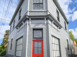 DeWitt Apartment - 3 Red Doors Battery Point