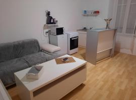 Aux portes de nancy , studio avec parking gratuit, hotel v destinaci Frouard