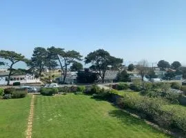 Dog Friendly Apartment with Sea Views