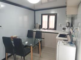 Chalet de la Mer Cass&eacute;e - Le Moderne, chal&eacute; alpino em Saint-Philippe