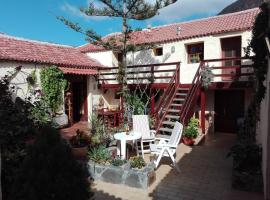 Finca Patio Canario, family hotel in Arona