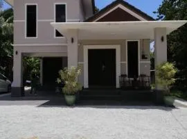 Homestay Bungalow Peringat Kota Bharu、コタバルのバンガロー