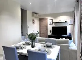 Luxury town House with private garden in Duquesa