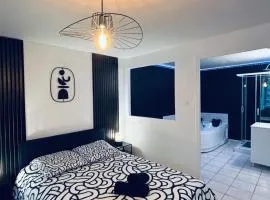 Love Room-Jacuzzy-Beziers