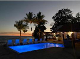 OceanFront Bungalows - Paradise Rentals, hotel with pools in Santa Catalina