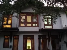 Pearl of Kandy