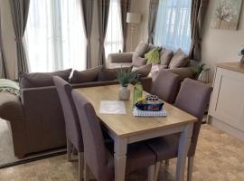 Summer Days at Seven Bays Padstow，位于帕兹托的酒店