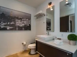 Artsy Retreat Condo 30day min w WiFi AC Parking TV Furnished Rooftop 3455