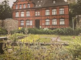 back to school (rote Schule), hotel in Andernach