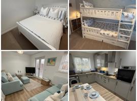 Sageston Tenby 2 bed new build bike and board store, hotel in Carew
