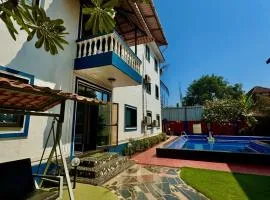 1BHK suites with Kitchen & Pool by Goaround Homes at Vagator