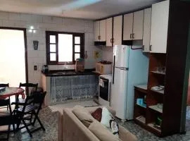 Amplo apartamento próximo ao mar, Praia de Leste
