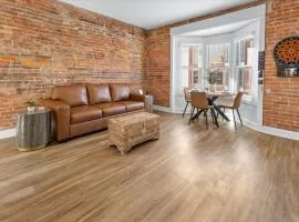 Top Floor - Mass Ave in Heart of Indy with Balcony