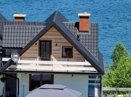 DOMEK Z POMOSTEM nad Jeziorem Czorsztyńskim