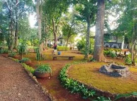 VANESSA'S GARDEN Restaurant & Bungalow