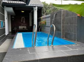 Araas Boutique House for Family Stay ONLY، فندق في سونغاي بولوه