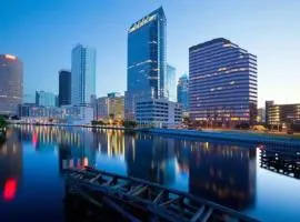 Stunning 2-Bed Condo with Panoramic DT Tampa Views