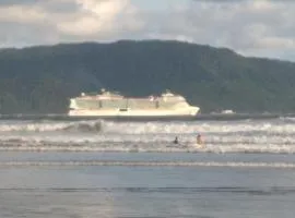 excelente localização o mar na sua frente confira