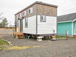 Cozy Loft Tiny House by Ocean Spray Beach, domek nebo chatka v destinaci Grayland