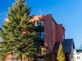 Hostel J5