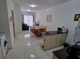 MODERNO DEPARTAMENTO de DOS AMBIENTES CON BALCON en ALMAGRO, hotel in Buenos Aires