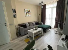 Modern, Cute and Comfy Apartment - FREE PRIVATE PARKING