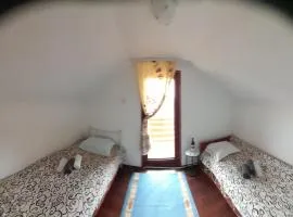 Vikendica na selu Dragoradi
