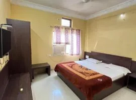 Hotel Gopi Vallabh I 200mtr from shreenathji temple only 966o9o1oo6