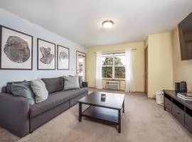 Within minutes to Downtown breweries and waterfront 4369