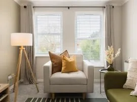 Modern 2-Bedroom Apartments with Free Parking in Leamington Spa