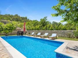 Vacation home Bobijevi dvori, hotel u gradu 'Slivno'