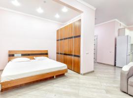 Апартаменты в ЖК EXPO PROMENADE, hotel in Prigorodnyy