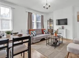 Modern 2BED Apartment Great Location, Netflix & Disney, Sleeps 6