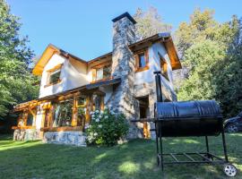 Casa Familiar de Encanto pie del Campanario, hotel in San Carlos de Bariloche