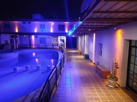 Hotel en villa carlos paz centrico con desayuno y pileta Nuevo Enzo, hotel a Villa Carlos Paz