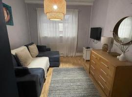 Comfy Cardiff Bay Budget Stay with Small Garden 15 mins Walk to Cardiff Bay