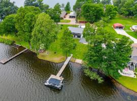 Lake Front Luxury Fire Pit, Boat Ramp, Grill, hotel v destinaci Lone Star