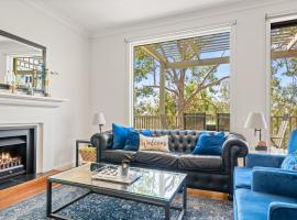 Villa Above Par, Cypress Lakes Resort, Premier 2 Storey Villa, 2 Bedrooms, both with Private Ensuites, Light Breakfast included, מלון בפוקולבין