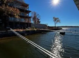 Hidden Valley Paradise Luxurious Lakefront Retreat