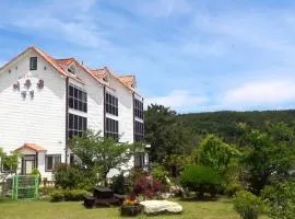 Geojedo Harmony Spa & Pet Pension