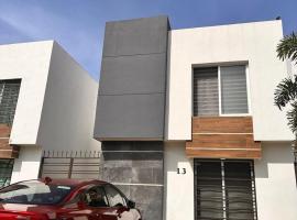 Comfortable Home in Ixpata, hotel v destinaci Ixtapa