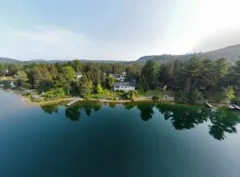 Water front Golden Lake cottage - Calm and peaceful