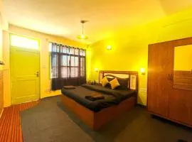CITY VIEW HOTEL T R I P P Y - T U R T L E near park
