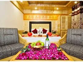 MANALI HOTEL H A R M O N I near river and temple