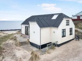 Beachfront Cottage With Panoramic View