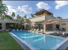 Beautiful 5br Temperature controlled Pool Villa Walking distance To Bangtao Beach and Catch club